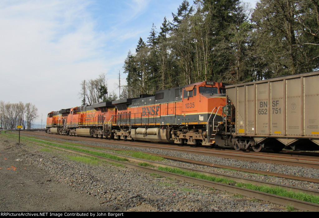 BNSF 1035 Dash 9-44CW